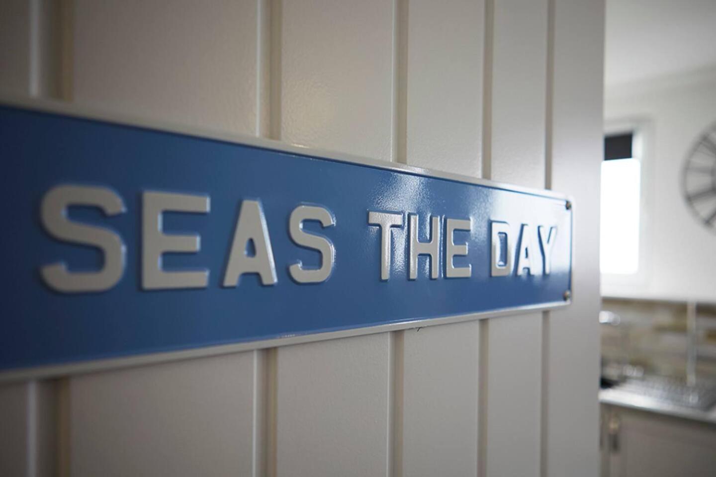 Bay View - Amazing Location With Sea Views! Aparthotel Scarborough Bagian luar foto
