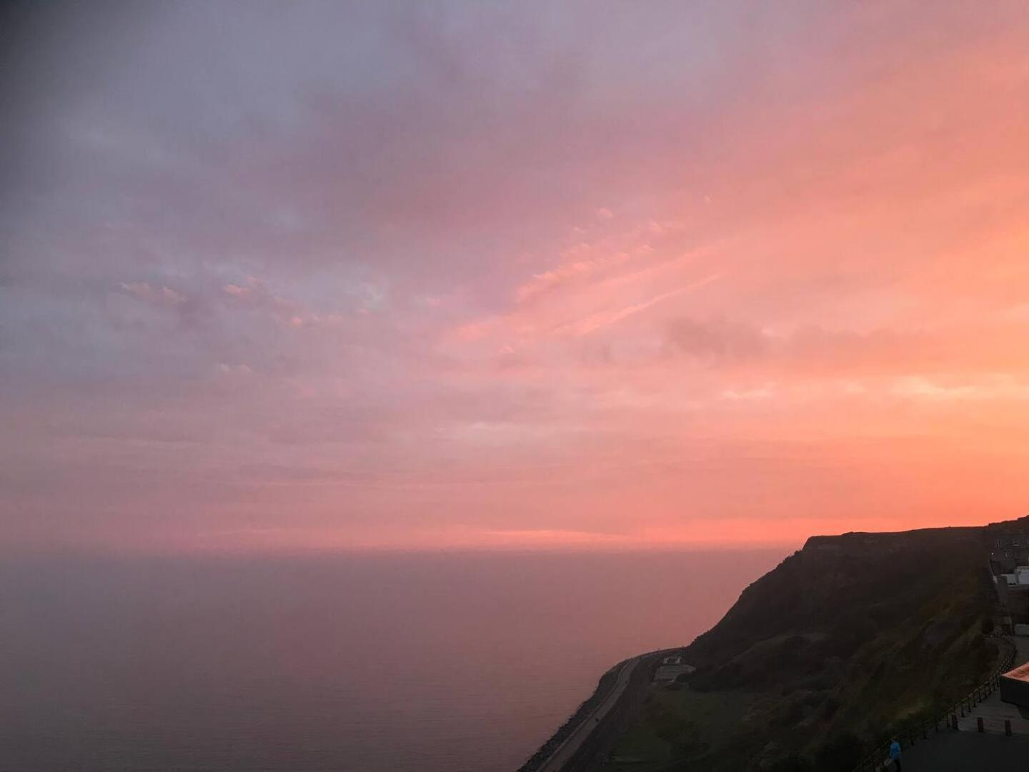 Bay View - Amazing Location With Sea Views! Aparthotel Scarborough Bagian luar foto